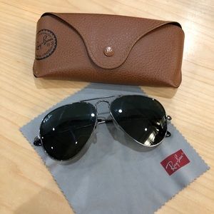 Like new aviator ray bans!